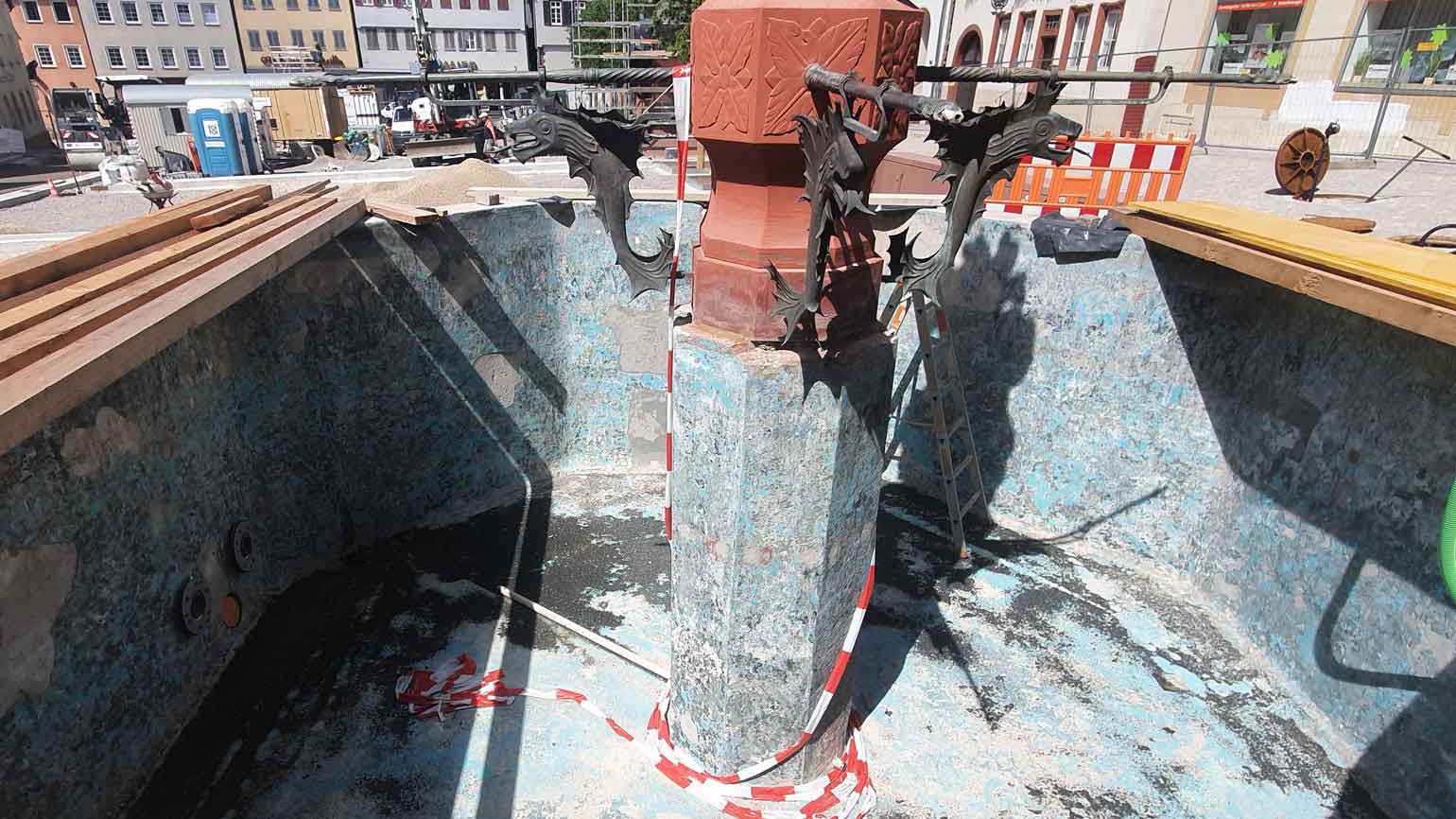 Denkmalpflege - stadtbrunnen-entschichten-1